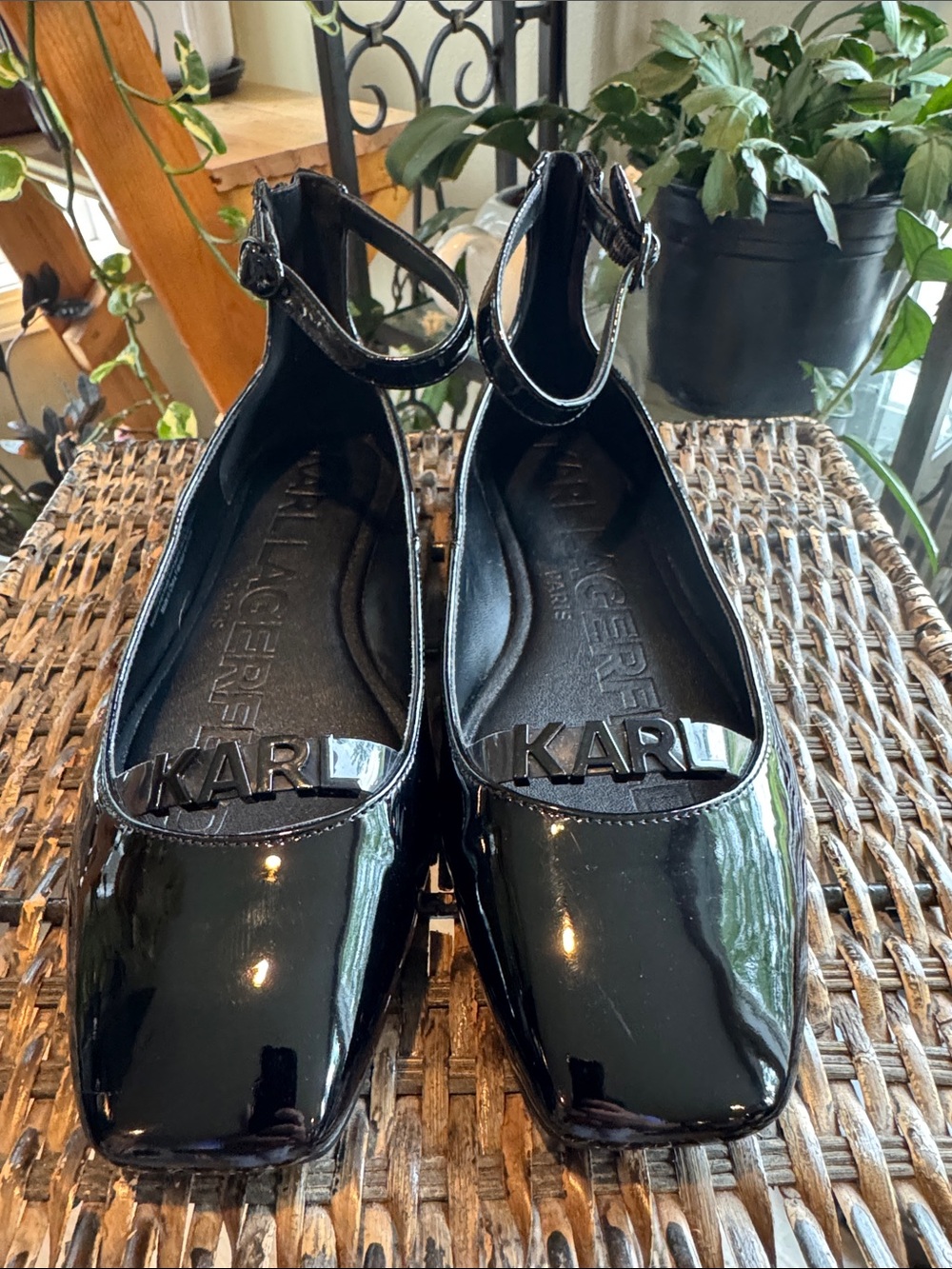 KARL LAGERFELD Glossy Black Zyvia Ankle Strap Ballet Flats Women’s size 6.5
